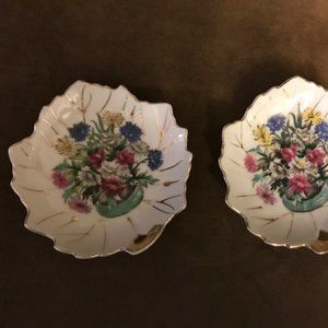 So pretty 4.75" Leaf Shaped set of 2 Fine China Trinket/Candy Dish Flower Design